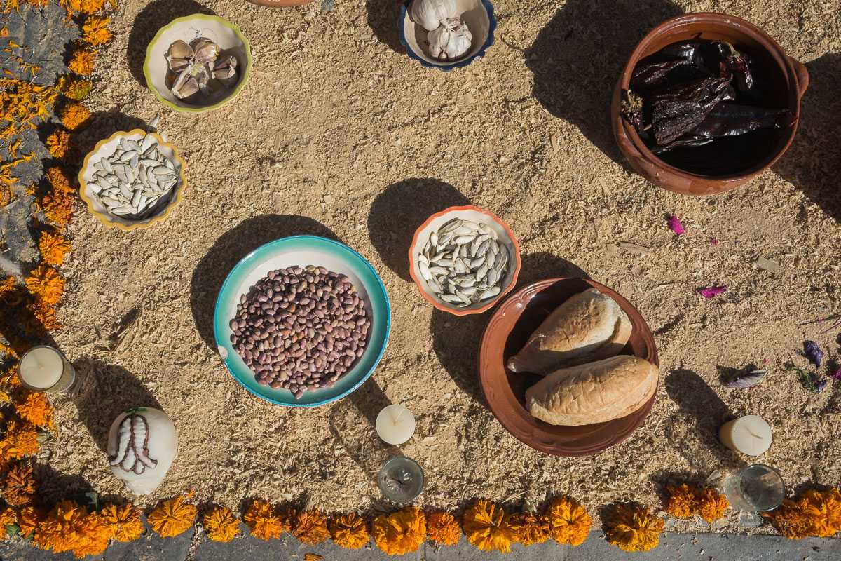 An altar with seeds, bread, garlic, chiles and other offerings in Ixtlahucán de los Membrillos, Jalisco.