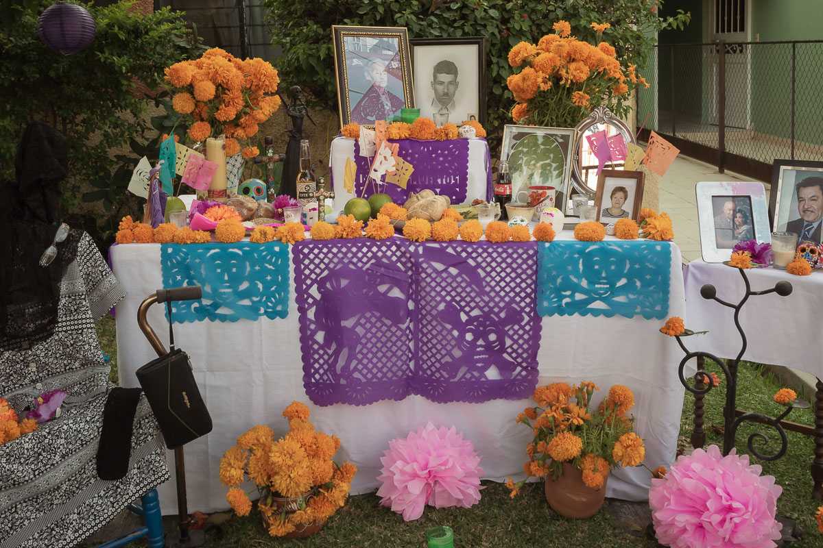 An altar in Chapala, Jalisco.
