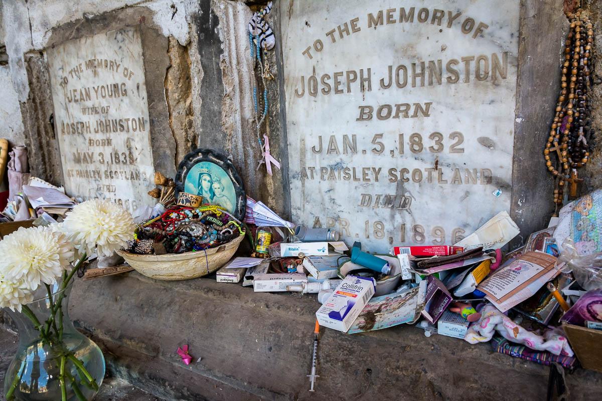 Grave for Jean Young and Joseph Johnston in the Panteón de Belén in Guadalajara.