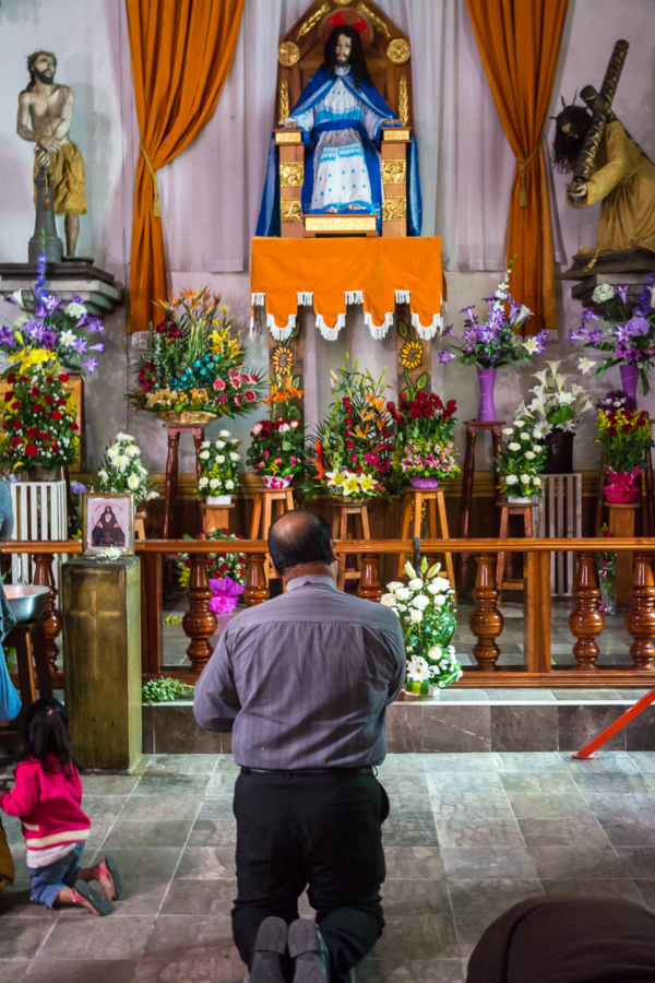 Man praying in la Iglesia de la Merced in Chiapas, Mexico