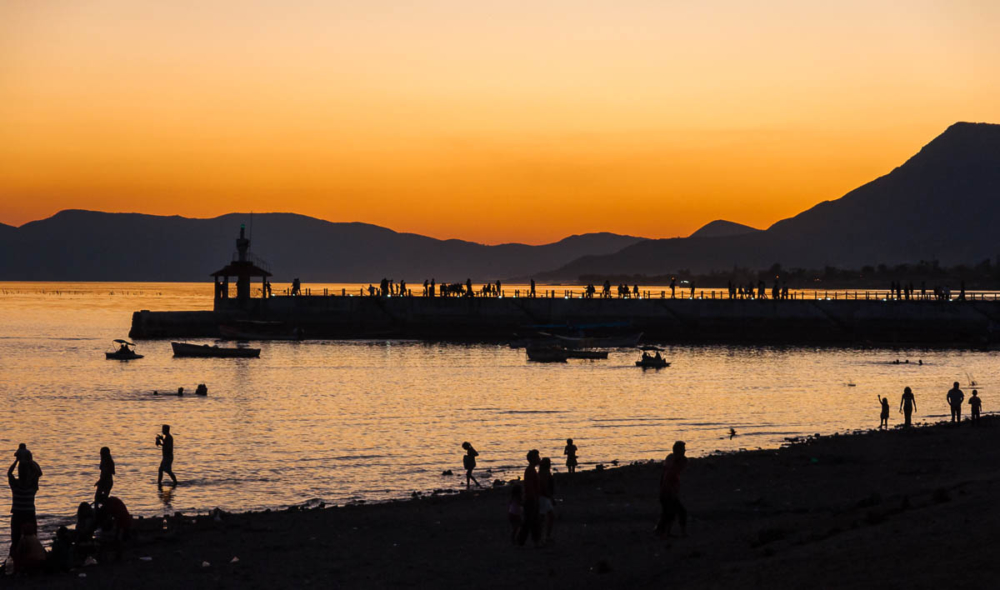 Crowds at sunset on the malecón in Chapala, Jalisco.